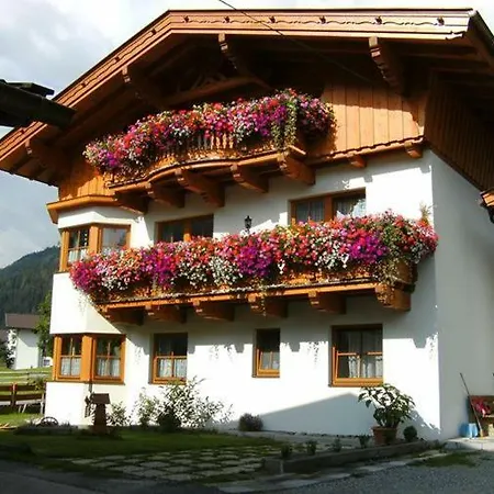 Saegehof Гостьовий будинок Нойштіфт-ім-Штубайталь